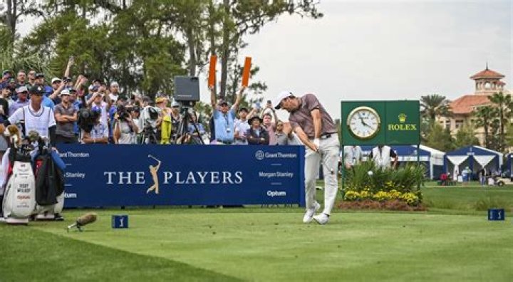 Do PGA players pay for their own hotel rooms?