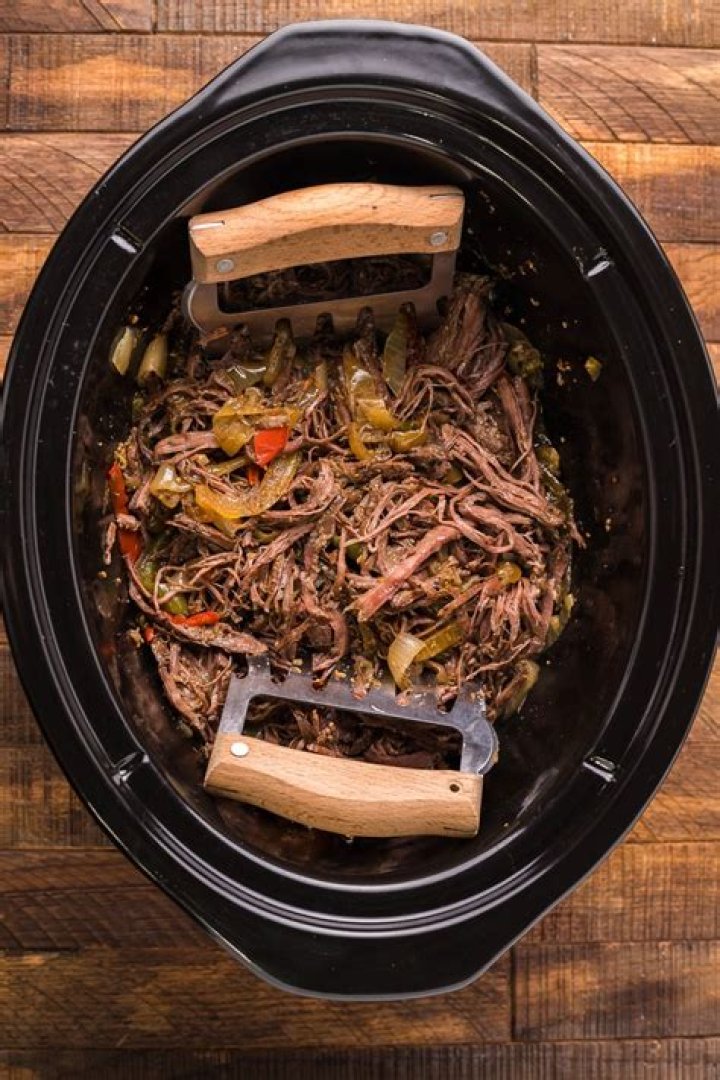 Do you put hot water in slow cooker?