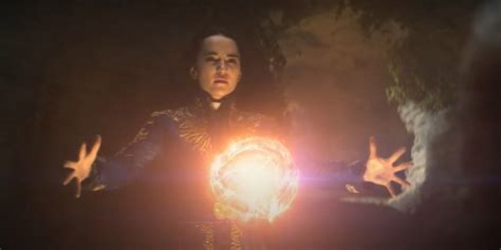Does Alina destroy the shadow fold?