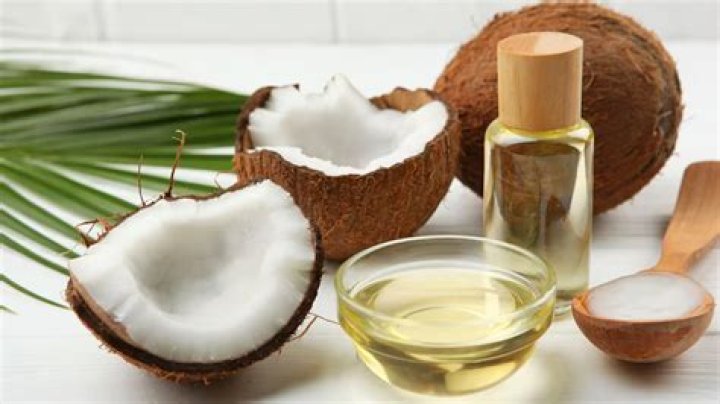 Does coconut oil help you tan?