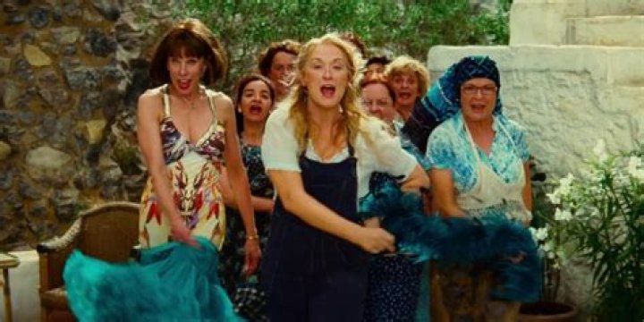 Does Lily James really sing in Mamma Mia?