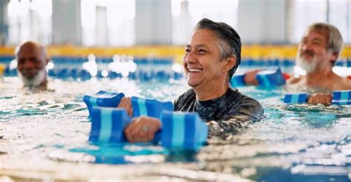Does swimming reduce swelling?