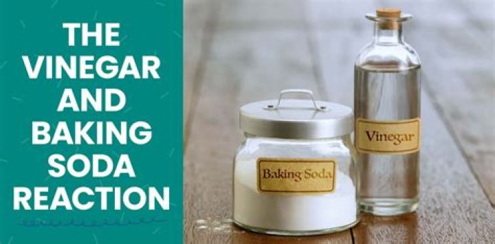 Is it safe to clean oven with baking soda and vinegar?