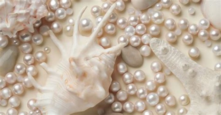What do pearls symbolize in a woman?