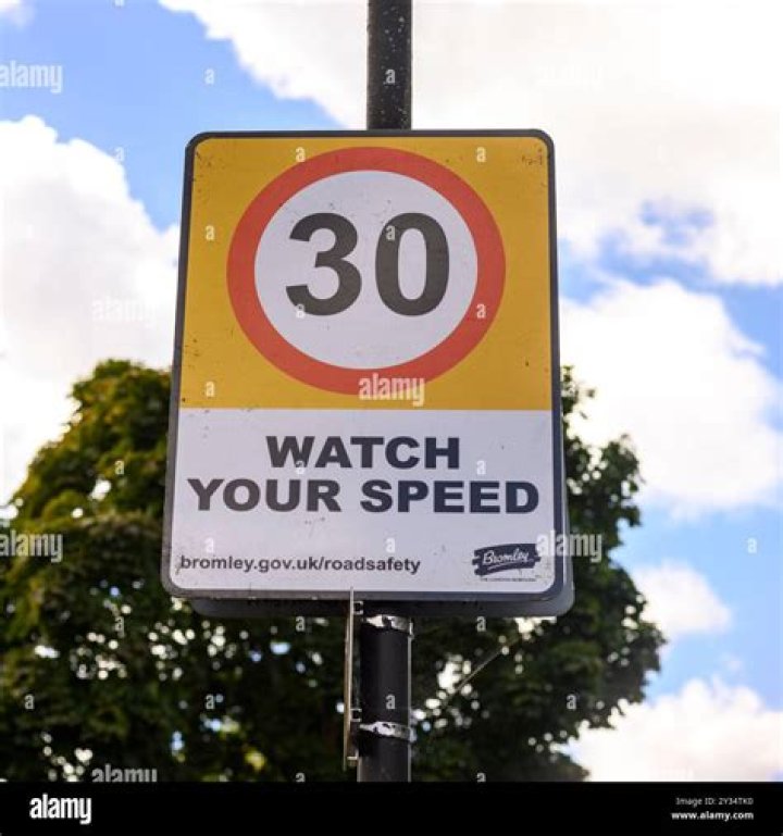 What is the penalty for 40 mph in a 30mph zone UK?