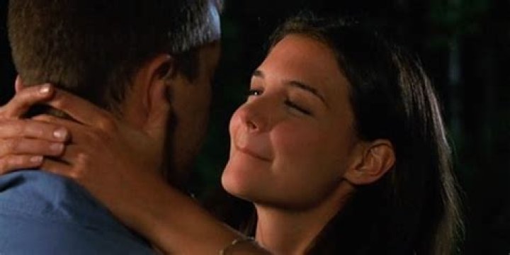 Who did Joey kiss in The Circle?